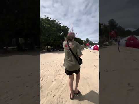 Patong beach #patong #phuket #thailand #travels #yolo #themostbeautifulcultureandpeopleever 💕🥰😇🌸🇹🇭