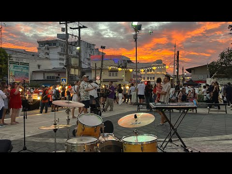 Queen On Street Live Phuket Old Town  Tipbox : กสิกร